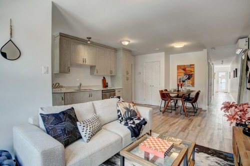 Living Room - 3950 Rue Lacordaire, Montréal (Mercier/Hochelaga-Maisonneuve), QC - Indoor Photo Showing Living Room