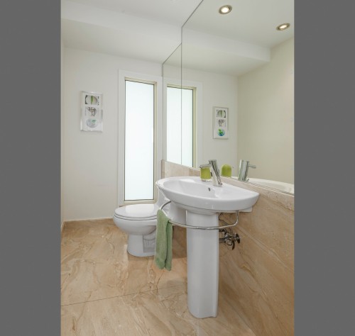 Powder room - 2150 Ch. Athlone, Mont-Royal, QC - Indoor Photo Showing Bathroom