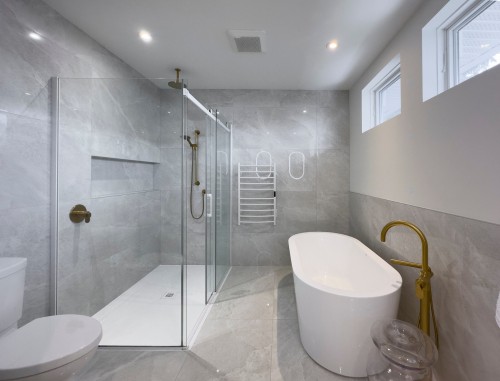 Master Bathroom - 2150 Ch. Athlone, Mont-Royal, QC - Indoor Photo Showing Bathroom