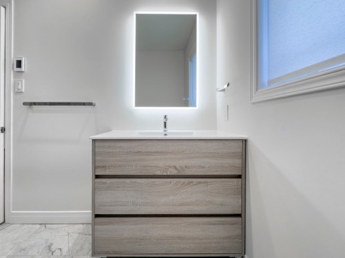 Bathroom - 2150 Ch. Athlone, Mont-Royal, QC - Indoor Photo Showing Bathroom