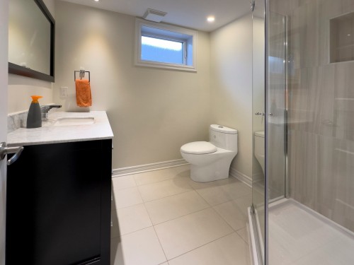 Bathroom - 2150 Ch. Athlone, Mont-Royal, QC - Indoor Photo Showing Bathroom