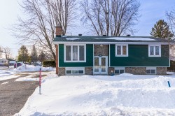 300 Rue Rock-Sauriol  Bois-Des-Filion, QC J6Z 1N4