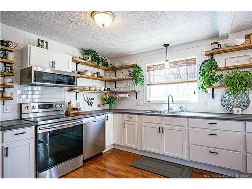 12 Dahlia Dr, Fredericton, NB 