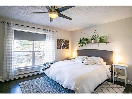 12 Dahlia Dr, Fredericton, NB 