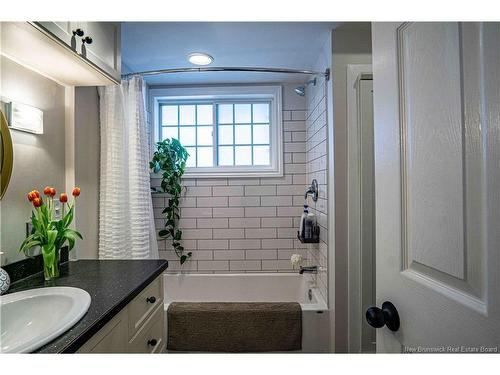 12 Dahlia Dr, Fredericton, NB 