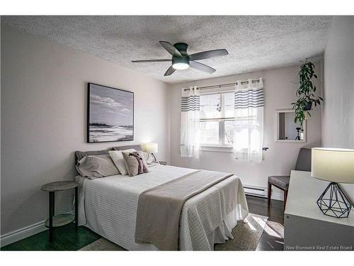 12 Dahlia Dr, Fredericton, NB 