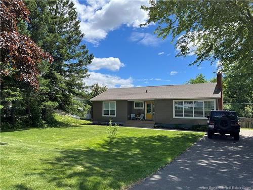 12 Dahlia Dr, Fredericton, NB 