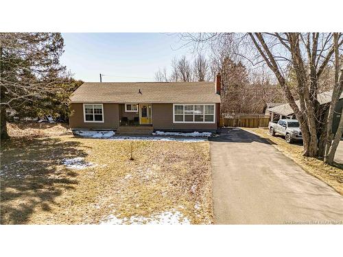 12 Dahlia Dr, Fredericton, NB 