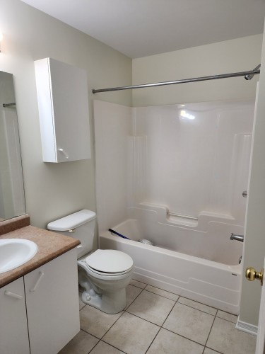 Bathroom - 2-44 Rue Du Satellite, Gatineau (Hull), QC - Indoor Photo Showing Bathroom