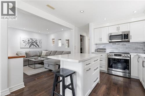 2223 Headon Road, Burlington, ON - Indoor Photo Showing Kitchen With Upgraded Kitchen