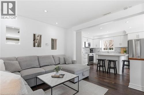 2223 Headon Road, Burlington, ON - Indoor Photo Showing Living Room