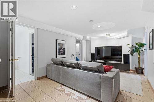2223 Headon Road, Burlington, ON - Indoor Photo Showing Living Room