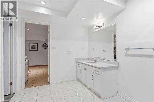 2223 Headon Road, Burlington, ON - Indoor Photo Showing Bathroom