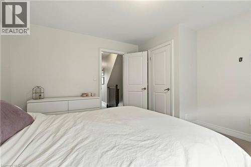 Bedroom featuring baseboards - 1862 Burnhamthorpe Road, Mississauga, ON - Indoor Photo Showing Bedroom