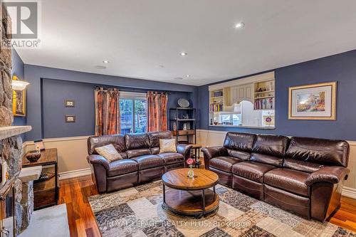 4279 Bridlepath Trail, Mississauga, ON - Indoor Photo Showing Living Room