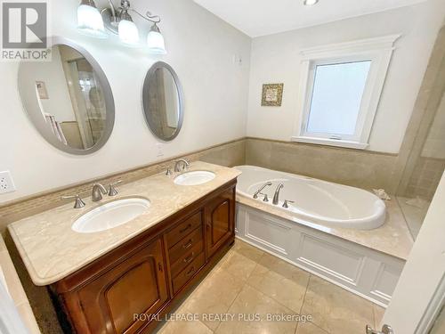 4279 Bridlepath Trail, Mississauga, ON - Indoor Photo Showing Bathroom