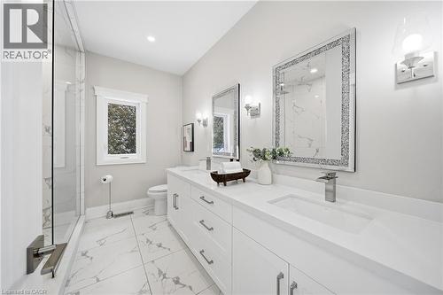 75 Robinson Road, Cambridge, ON - Indoor Photo Showing Bathroom
