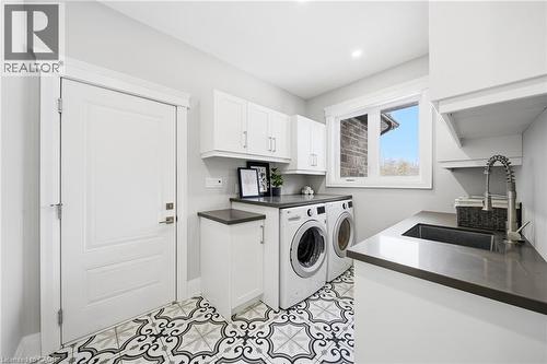 75 Robinson Road, Cambridge, ON - Indoor Photo Showing Laundry Room