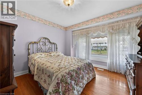 Bedroom featuring wood finished floors - 21 Bluebird Avenue, Hamilton, ON - Indoor Photo Showing Bedroom