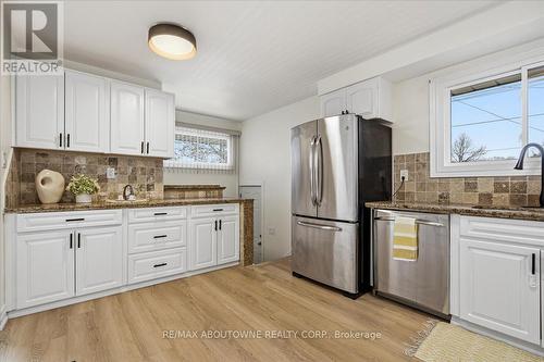 106 Beland Avenue N, Hamilton, ON - Indoor Photo Showing Kitchen