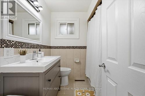 106 Beland Avenue N, Hamilton, ON - Indoor Photo Showing Bathroom