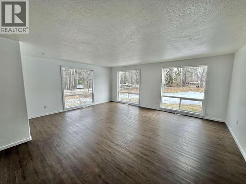 598 Marsh Road, Quesnel, BC - Indoor Photo Showing Living Room