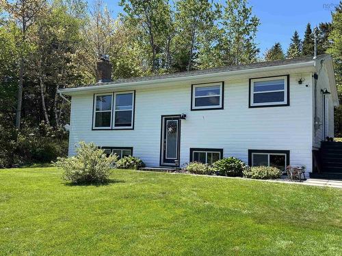 69 Pinetree Crescent, Hammonds Plains, NS 