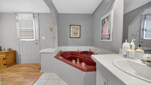 6516 Tie Lake Road, Jaffray, BC - Indoor Photo Showing Bathroom