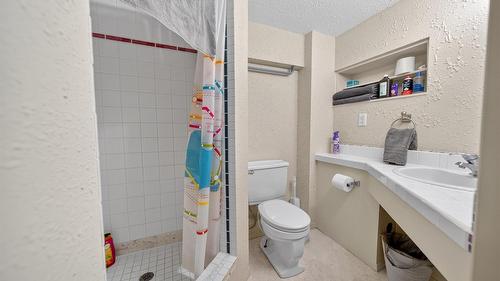 6516 Tie Lake Road, Jaffray, BC - Indoor Photo Showing Bathroom