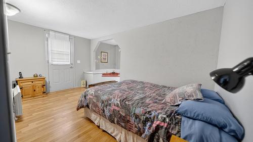 6516 Tie Lake Road, Jaffray, BC - Indoor Photo Showing Bedroom