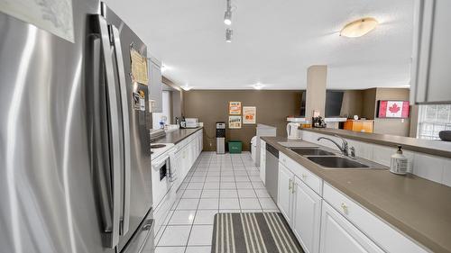 6516 Tie Lake Road, Jaffray, BC - Indoor Photo Showing Kitchen With Double Sink