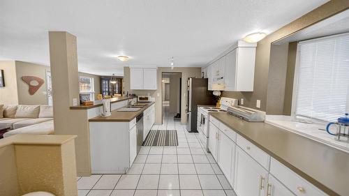 6516 Tie Lake Road, Jaffray, BC - Indoor Photo Showing Kitchen