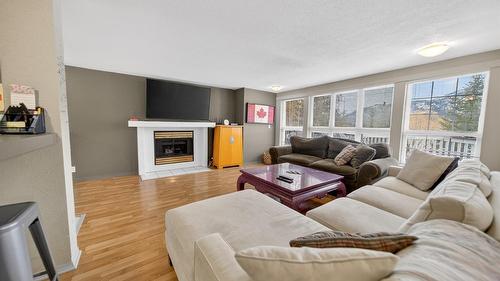 6516 Tie Lake Road, Jaffray, BC - Indoor Photo Showing Living Room With Fireplace