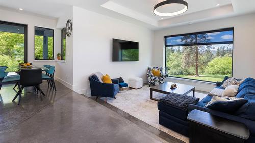 10202 Kalamalka Road, Coldstream, BC - Indoor