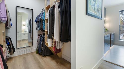 10202 Kalamalka Road, Coldstream, BC - Indoor With Storage