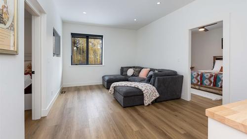 10202 Kalamalka Road, Coldstream, BC - Indoor