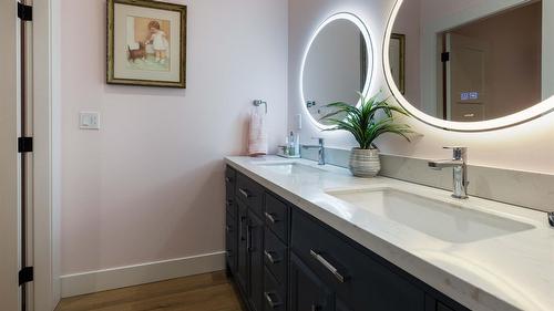 10202 Kalamalka Road, Coldstream, BC - Indoor Photo Showing Bathroom