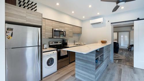 10202 Kalamalka Road, Coldstream, BC - Indoor Photo Showing Kitchen