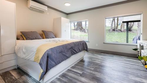 10202 Kalamalka Road, Coldstream, BC - Indoor Photo Showing Bedroom