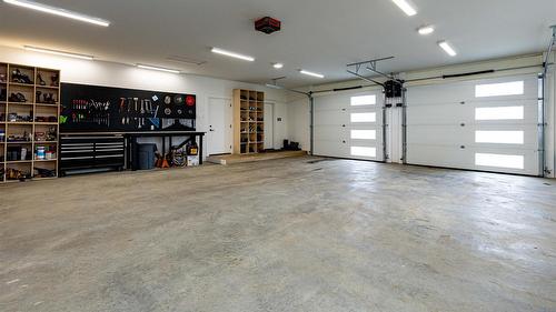 10202 Kalamalka Road, Coldstream, BC - Indoor Photo Showing Garage