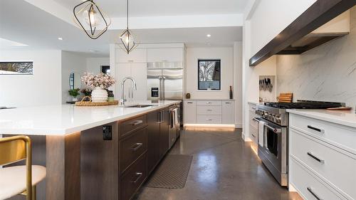 10202 Kalamalka Road, Coldstream, BC - Indoor Photo Showing Kitchen With Upgraded Kitchen