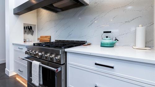 10202 Kalamalka Road, Coldstream, BC - Indoor Photo Showing Kitchen