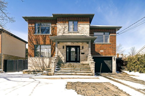 3645 Rue Orléans  Brossard, QC J4Y 2M1