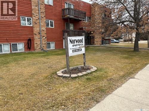 101 502 5Th Avenue, Weyburn, SK - Outdoor