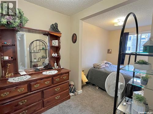 101 502 5Th Avenue, Weyburn, SK - Indoor Photo Showing Bedroom