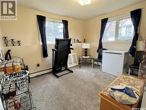 101 502 5Th Avenue, Weyburn, SK - Indoor