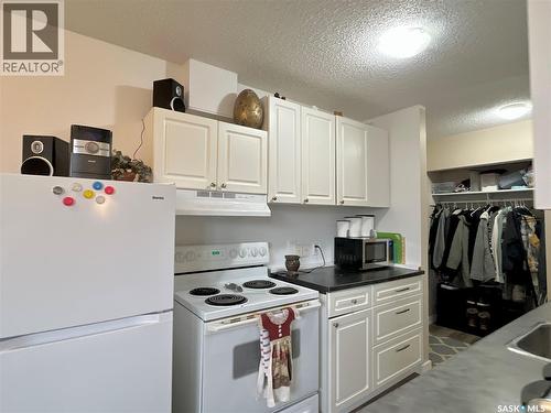 101 502 5Th Avenue, Weyburn, SK - Indoor Photo Showing Kitchen