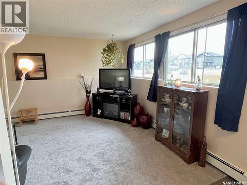 101 502 5Th Avenue, Weyburn, SK - Indoor