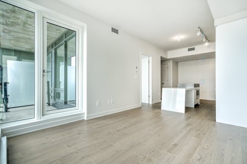 Salon - 2212-1188 Rue St-Antoine O., Montréal (Ville-Marie), QC - Indoor