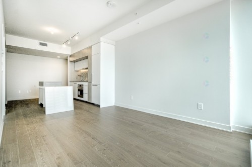 Salon - 2212-1188 Rue St-Antoine O., Montréal (Ville-Marie), QC - Indoor